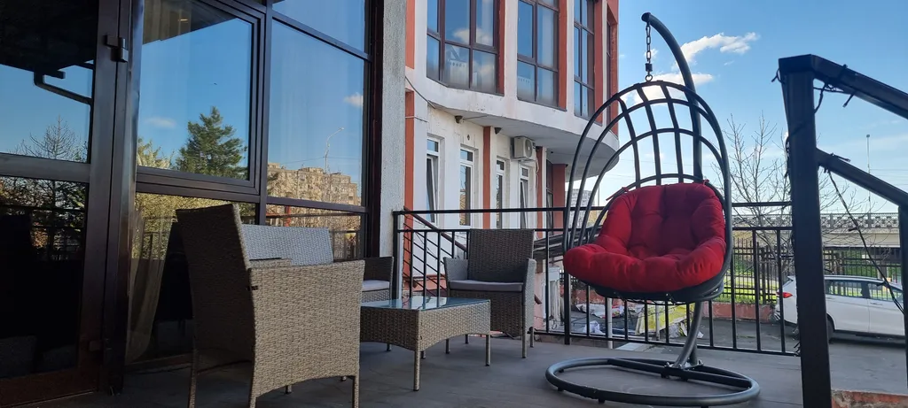 Квартира Лофт с террасой в центре на набережной, Закрытый двор — аренда посуточно в Владикавказ