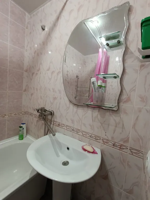 Двухкомнатная квартира район 15 шахты