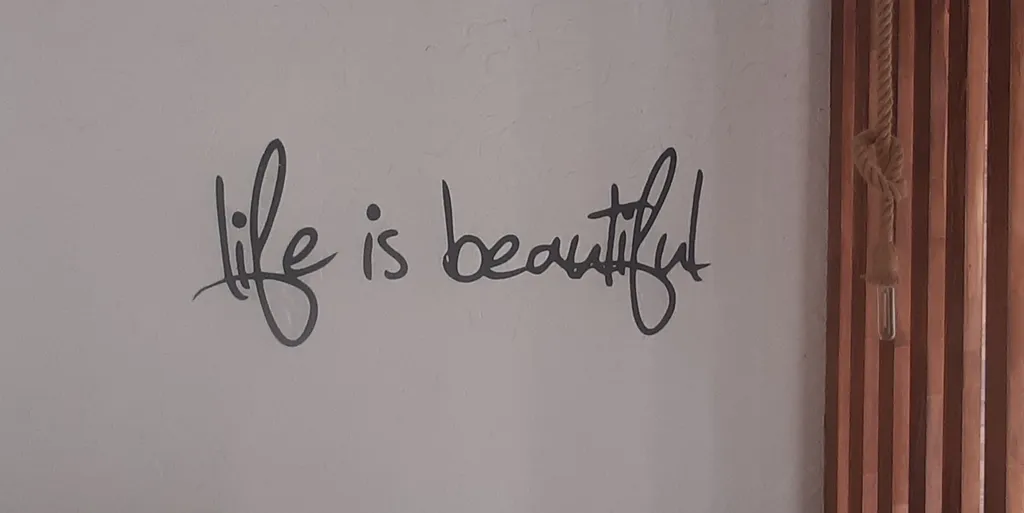 Жизнь прекрасна