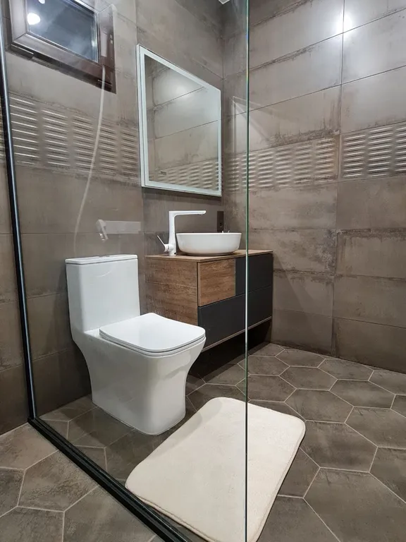 Уютный загородный дом с панорамным окнами