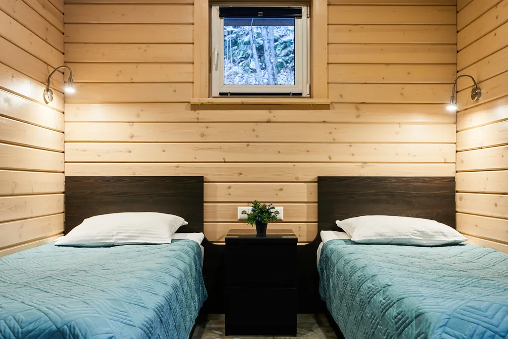 Просторный коттедж с 4 спальнями, камином и террасой