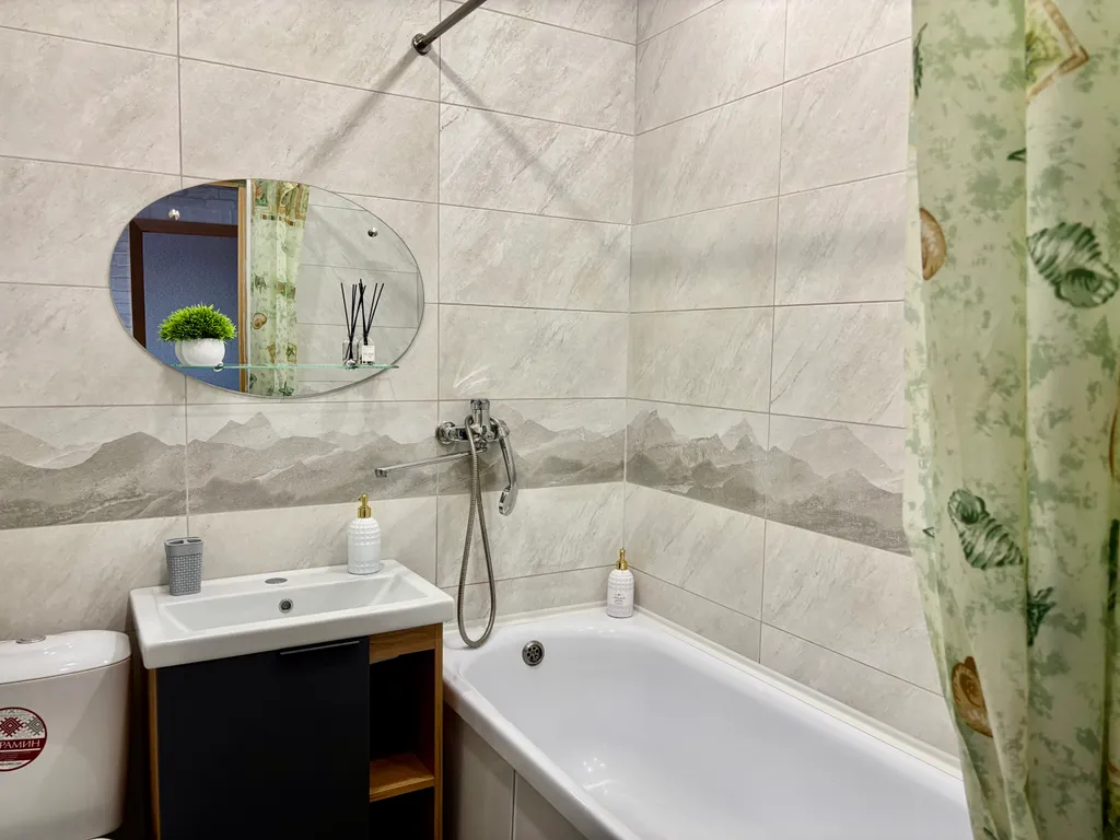 Апартаменты с отличной локацией! Рядом: ТЦ, магазины, парки, кафе