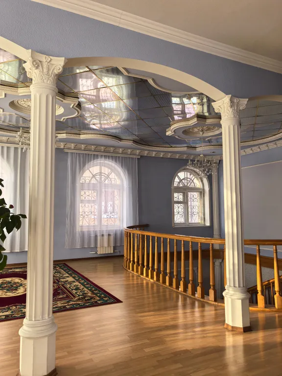 Коттедж в центре города с бассейном