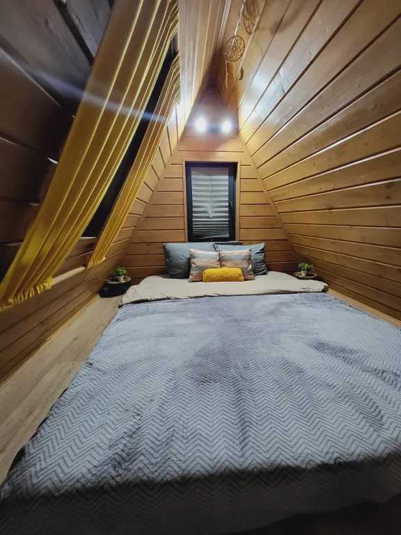 Уютный домик в стиле а-фрейм