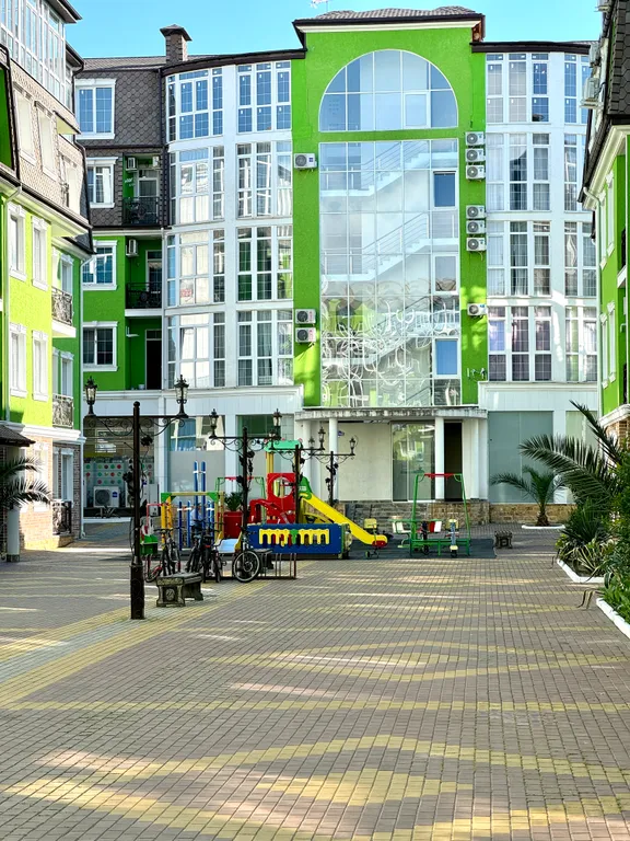 Евродвухкомнатный апартамент с балконом на первой линии