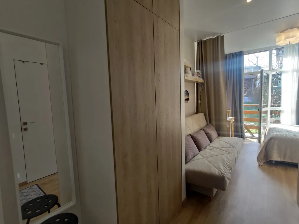 Удобная и уютная студия с балконом и видом на сад и горы