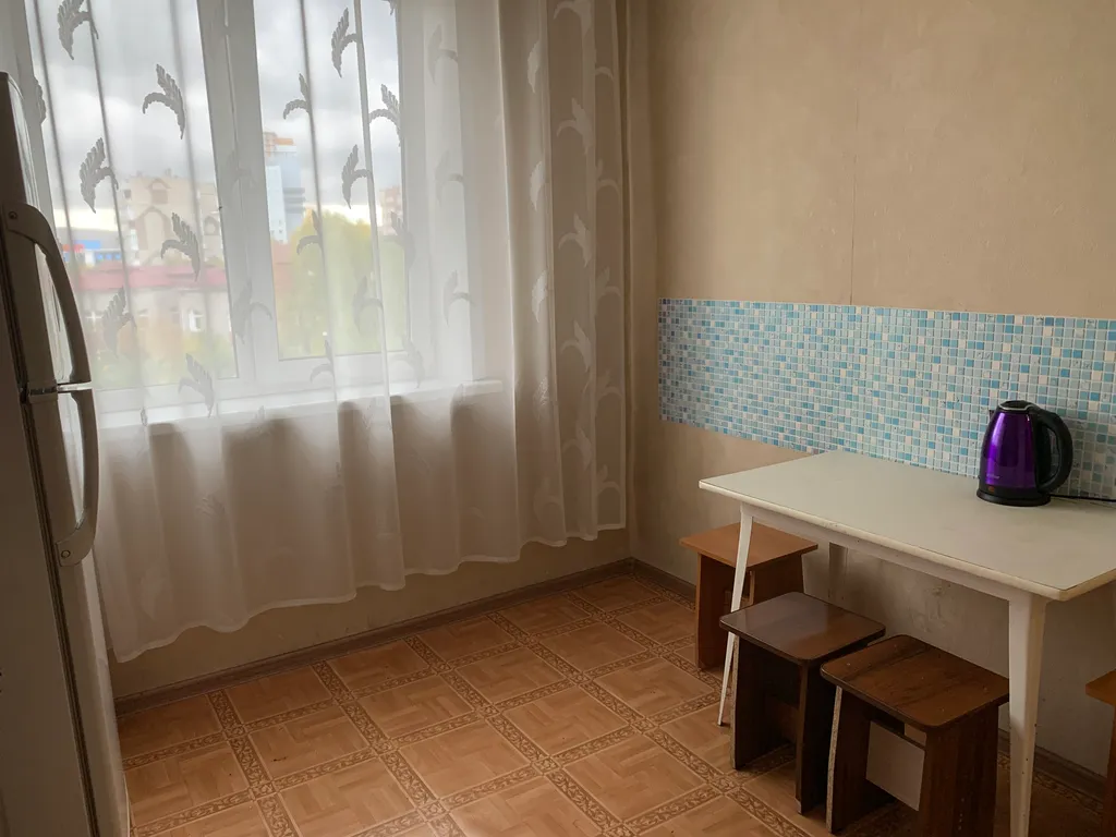 Квартира Квартира с видом на тихий двор в центре Взлетки. — Красноярск