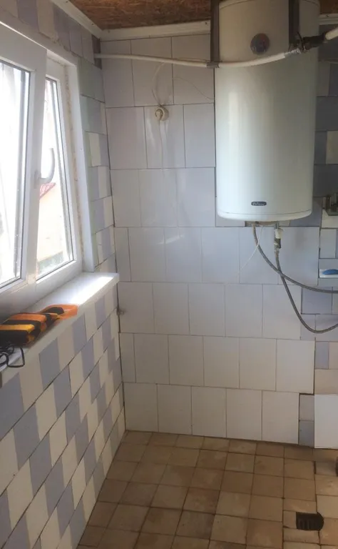 Уютная комната в центре города с видом на море