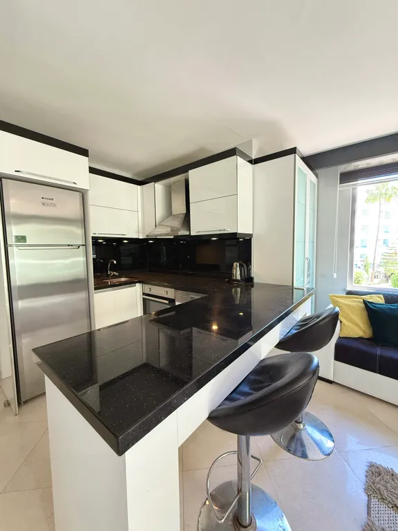 Sea View 2BD Flat 50m to the Beach