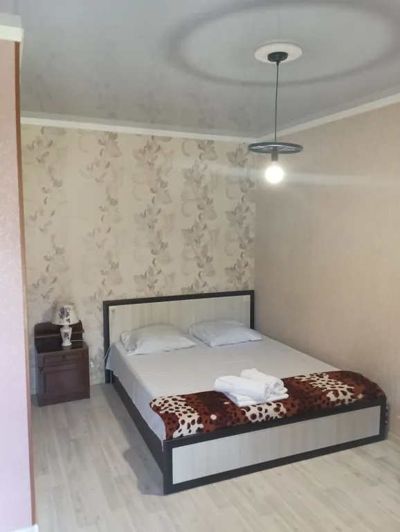 Коттедж Трёхместный номер со всеми удобствами — Сухум