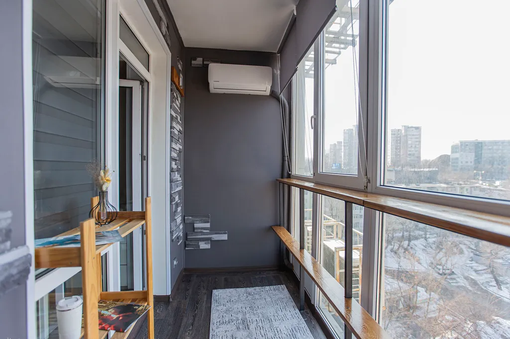 Уютная студия с красивым балконом