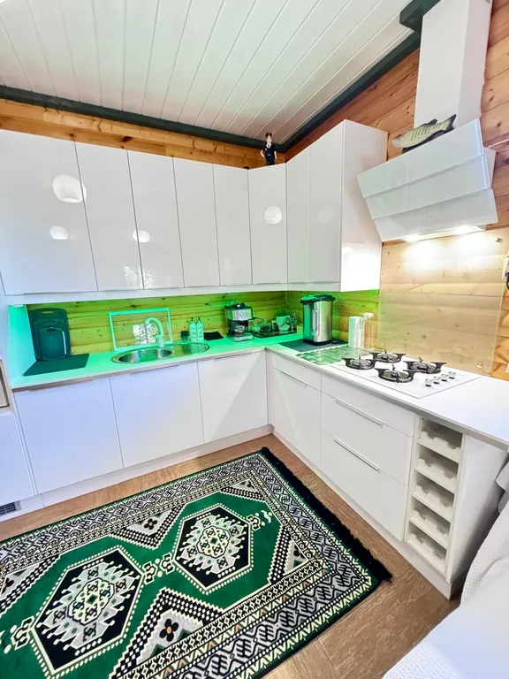 Просторный дом с банькой и видом на храм