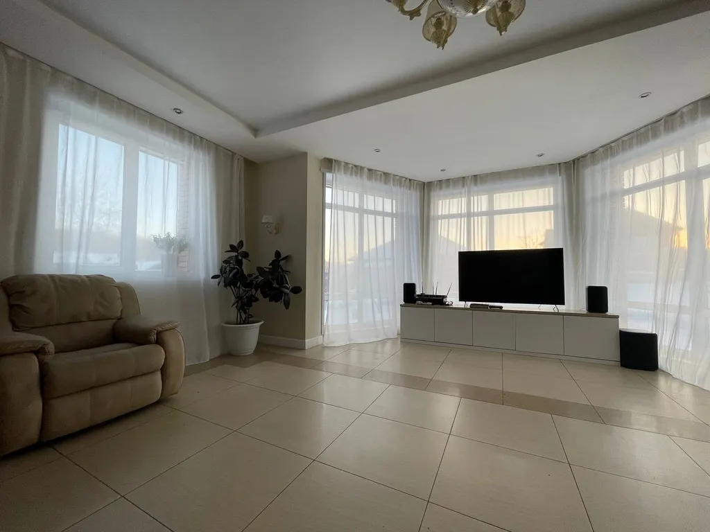 Дом на берегу залива в черте города