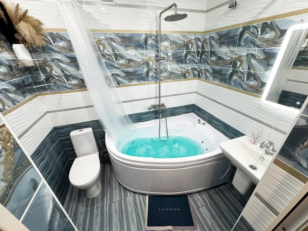 VIP 2-к с джакузи в центре