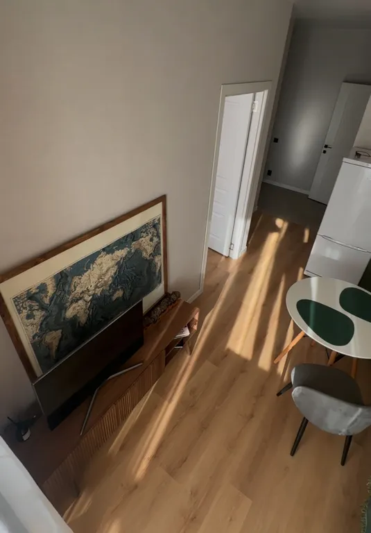 Солнечная квартира в центре города с видом на гору