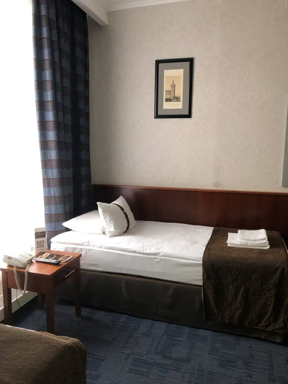 Уютный стандарт с видом на монастырь, Колокола