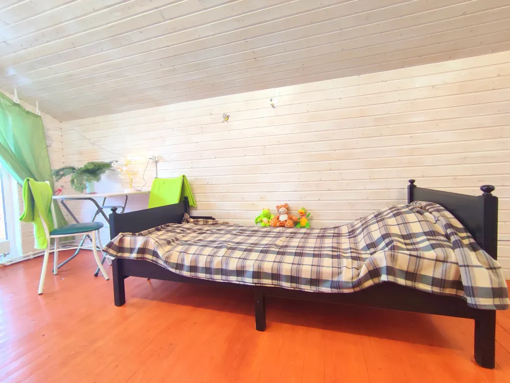 Птица синица House с огромным балконом у озера