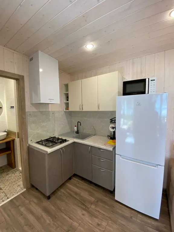 Панорамный домик в сосновом лесу на берегу Горьковского моря