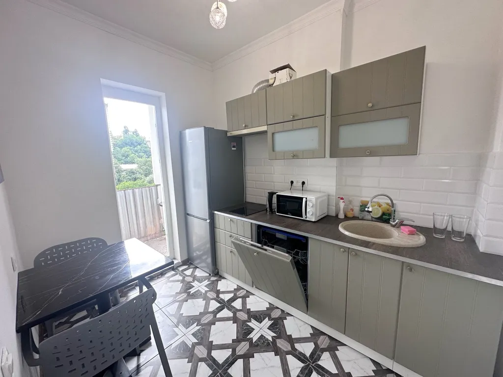 Квартира Двухкомнатная квартира с балконом — Сухум