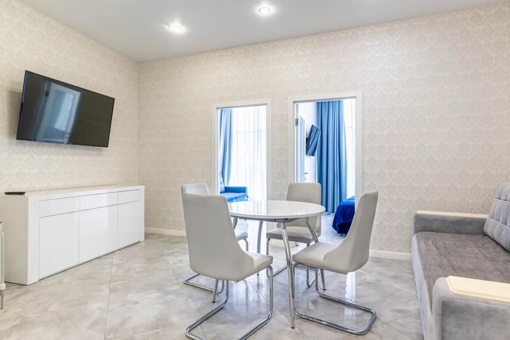 Трёхкомнатный люкс, вид на море, набережная и пляж в 5 минутах, центр