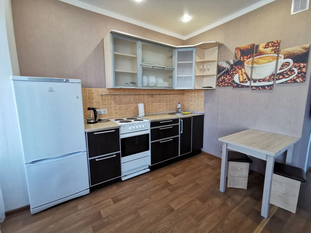 Чистая уютная квартира в хорошем районе — аренда посуточно в Абакан