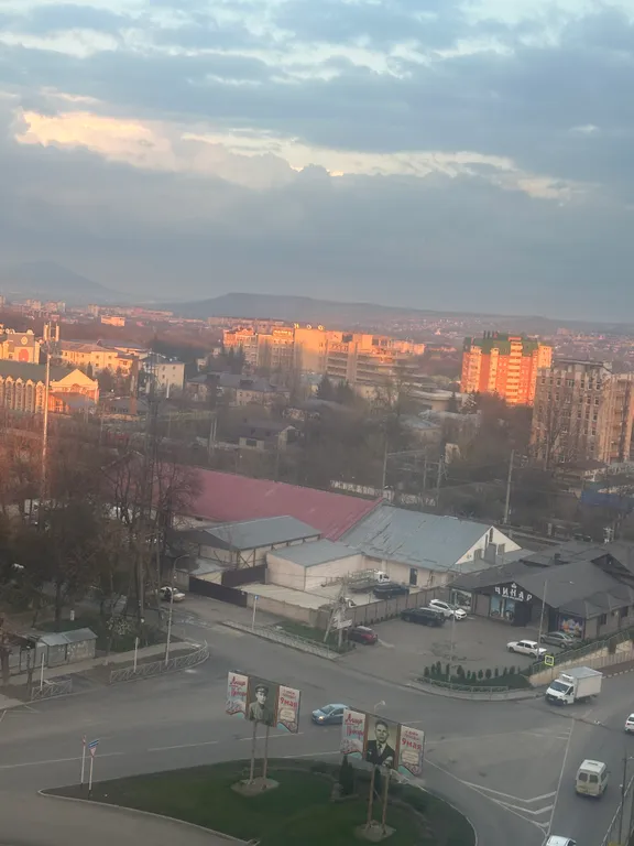 Уютная квартира с панорамным видом на горы , около нового сквера