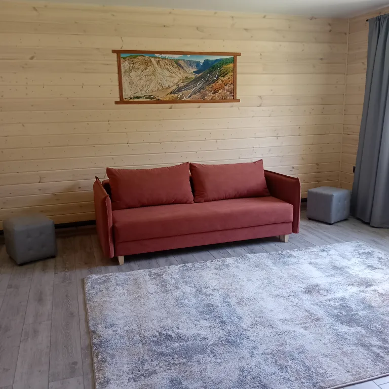 Уютный дом в саду