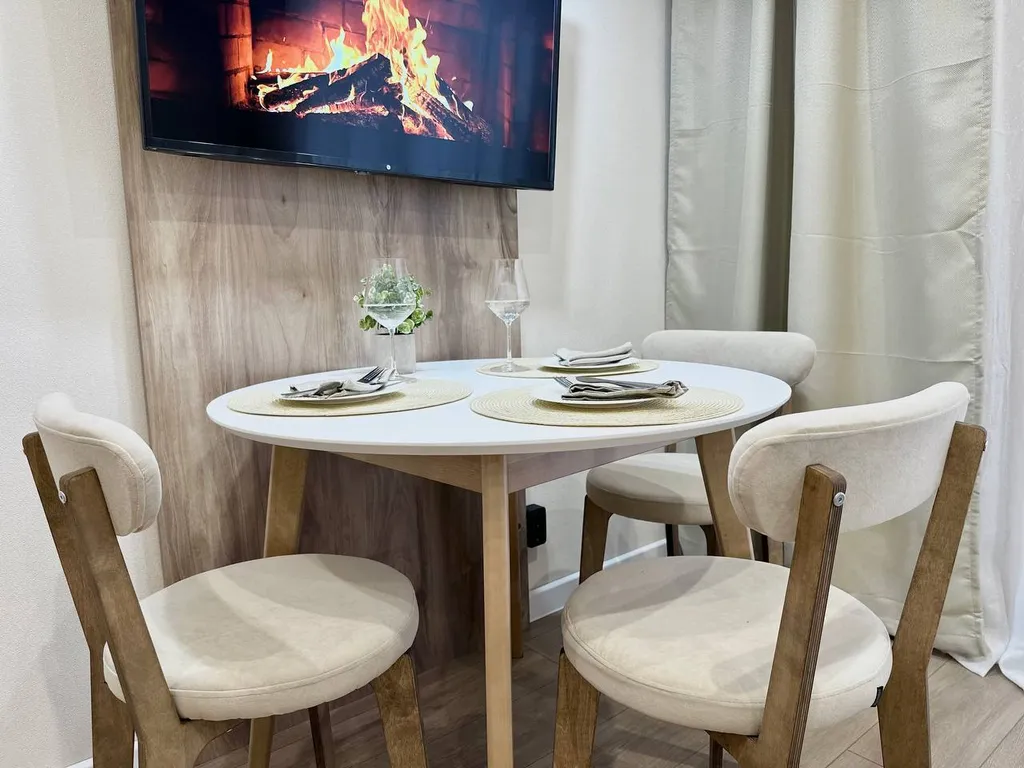 Поделам Квартира с балконом у арены Трактор