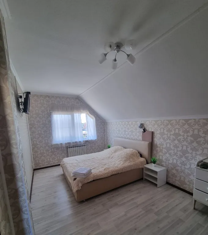 Коттедж Уютный дом рядом с морем в тенисом, фруктовом саду. — Южная Озереевка