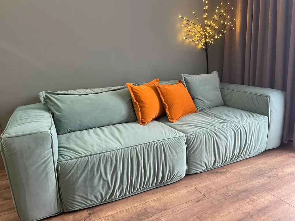 Stylish apartment with mountain and metro views