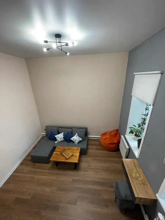 Двухкомнатная квартира на площади Революции