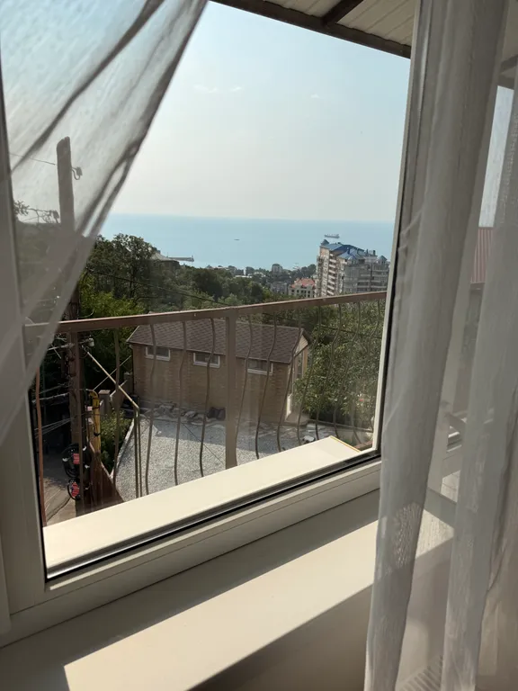 Сдается уютный дом в Ялте посуточно со скидкой с видом на море .