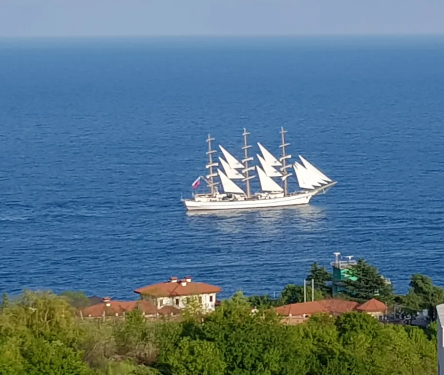 Студия с видом на море