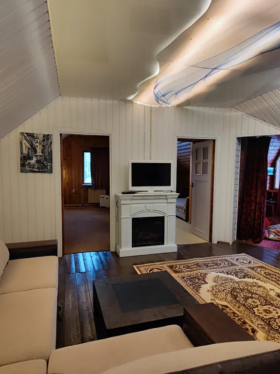 Дом с прудом