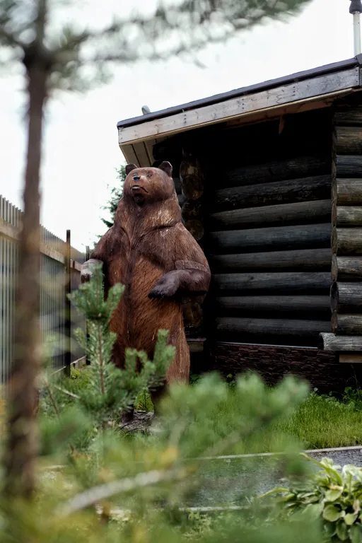 Бревенчатый дом-баня в стиле охотничьего домика