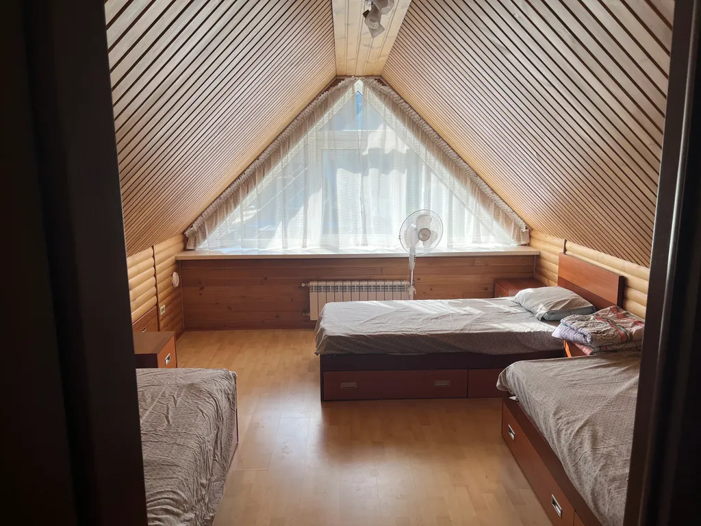 Большой уютный трёхэтажный коттедж вблизи озера