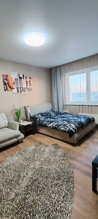 Квартира возле ТЦ Аура — аренда посуточно в Сургут