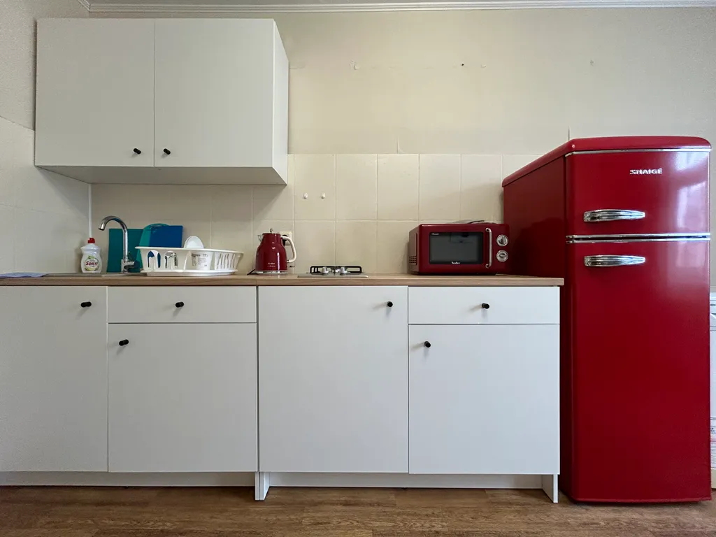 1-к квартира, 6 остановок до центра на автобусе, сквер под окнами