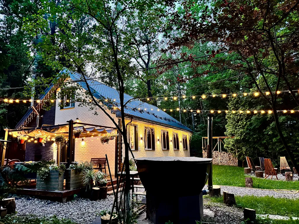 Коттедж Уютный дом с бассейном в лесу — Софрино