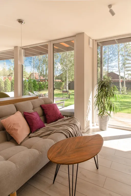 Коттедж Коттедж с панорамными окнами и террасой на крыше — Разметелево