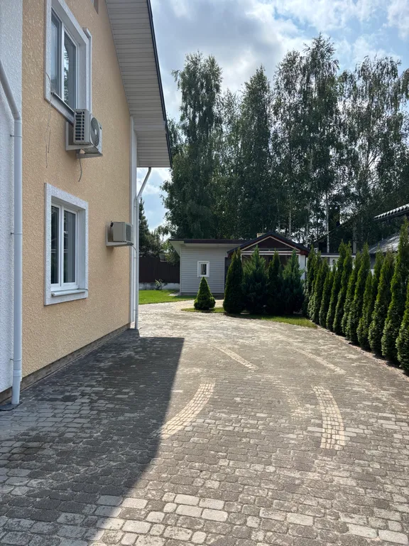 Уютный дом в лесном массиве возле красивых озер