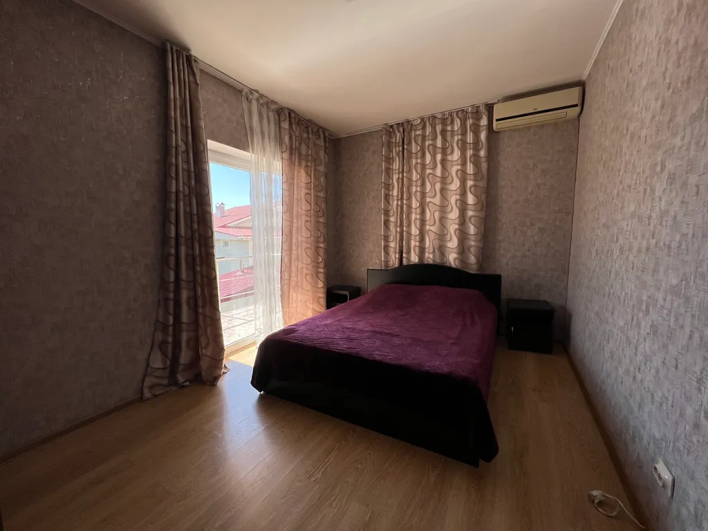 Дом с бассейном и баней