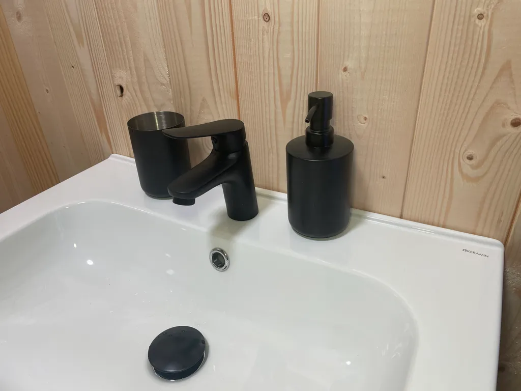 Уютный дом у леса