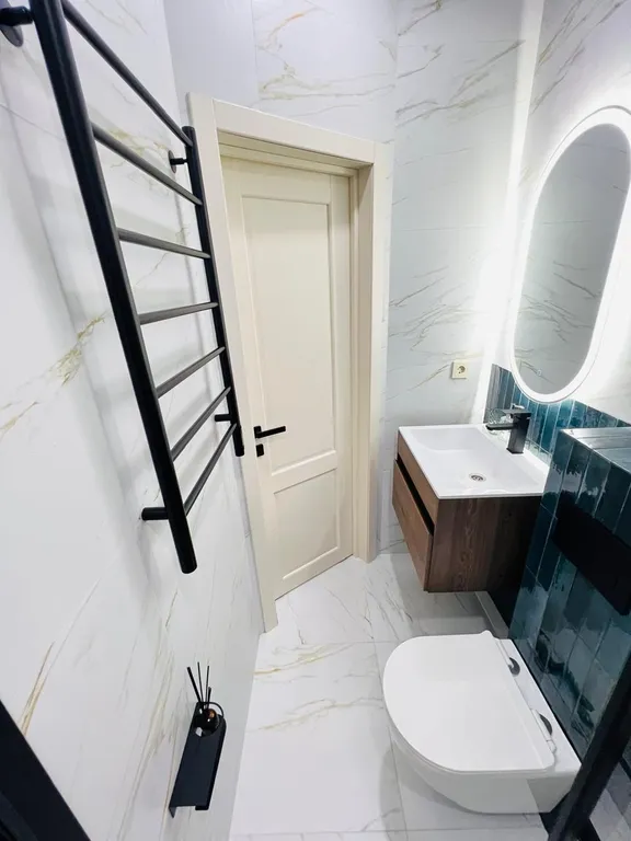 Апартаменты с балконом и бассейном на территории