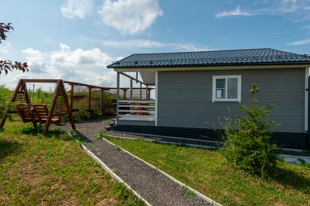 Дом на берегу реки с банным чаном