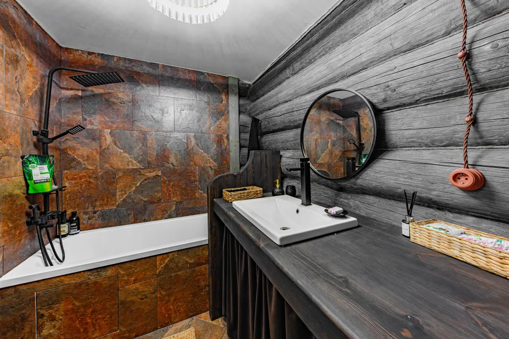 Дом  с летней кухней на три спальни с камином и террасой