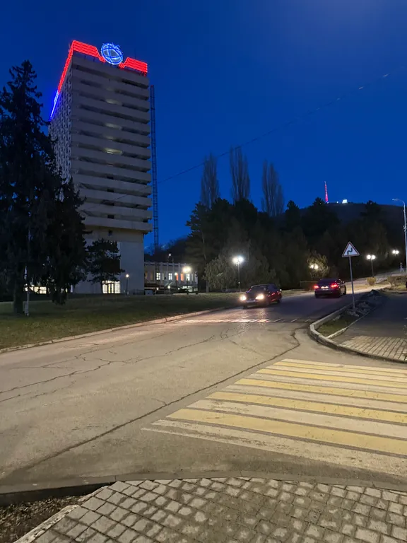2-комнатная квартира центр города Цветник