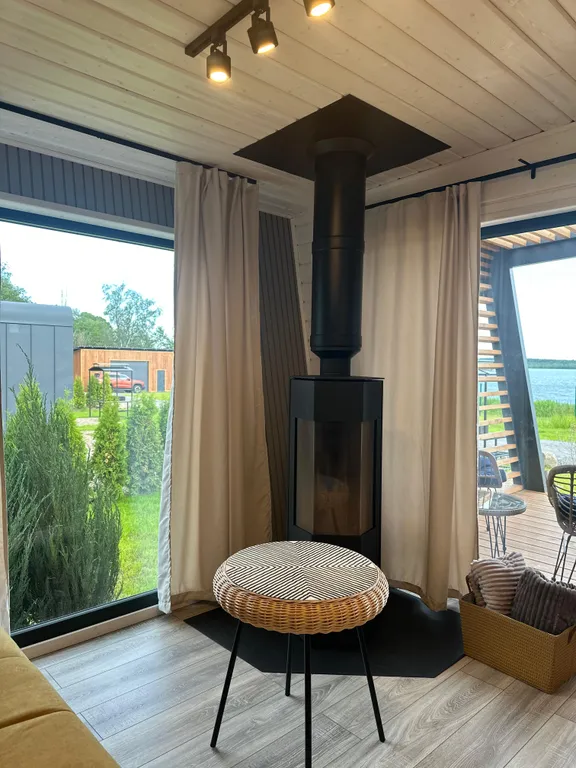 Коттедж Отдельностоящий дом с верандой и видом на озеро — Мичуринское