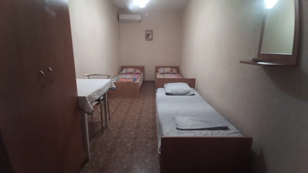 Квартира Трёхместная комната, вход с улицы — аренда посуточно в Оленевка