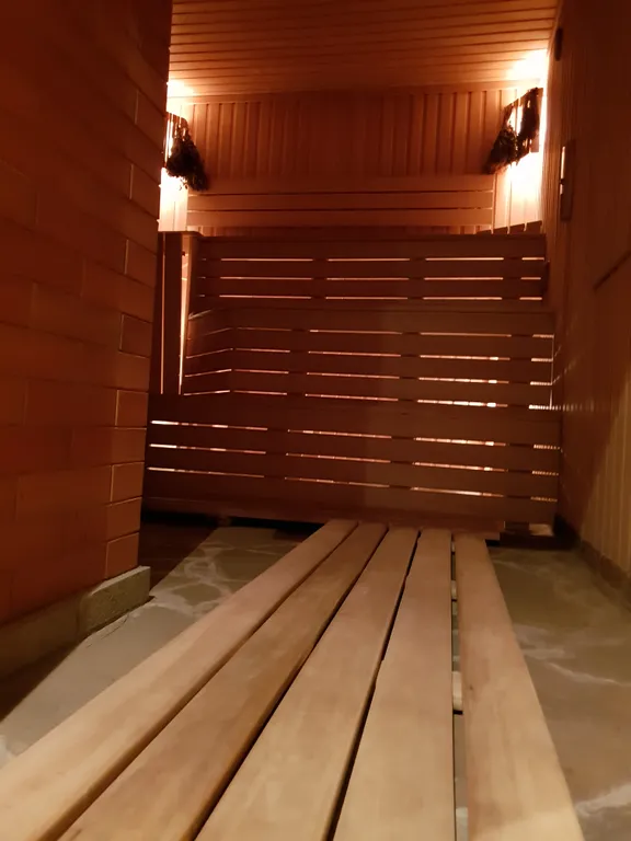 Загородный дом с бассейном и банкетным залом